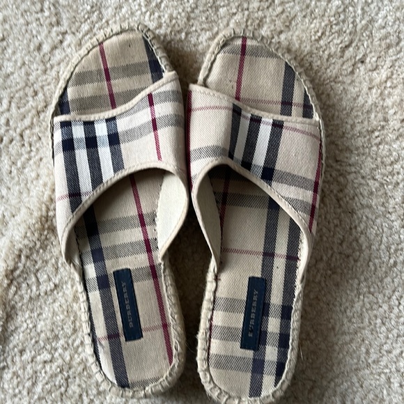 Burberry slides - Picture 1 of 4